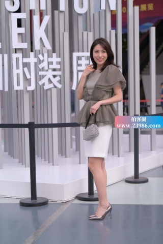 查看完整内容：时装周知性姐姐 - 共20张图片