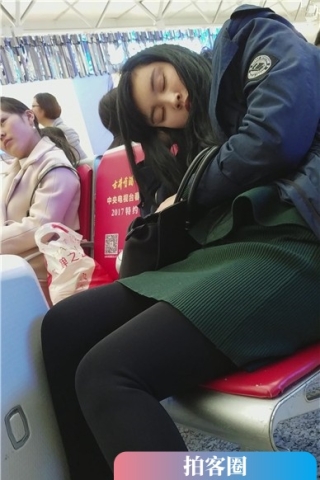 查看完整内容：4k-黑色裤袜美腿女孩，是不是昨晚与男友折腾太晚了（视频版） - 共6张图片