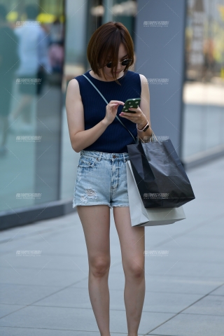 ★逛街热裤美女★