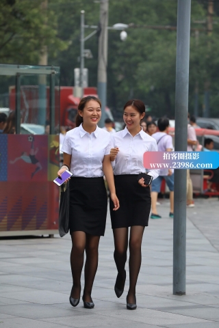 黑丝姐妹下班啦