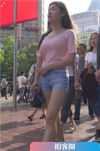 查看完整内容：4k-街拍粉衣热裤丰满清纯美女 [2.03 GB]（视频版） - 共8张图片