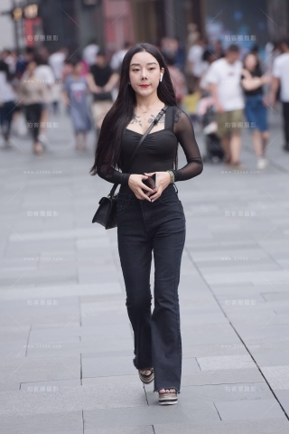 黑衣黑裤长腿美眉（完整版）
