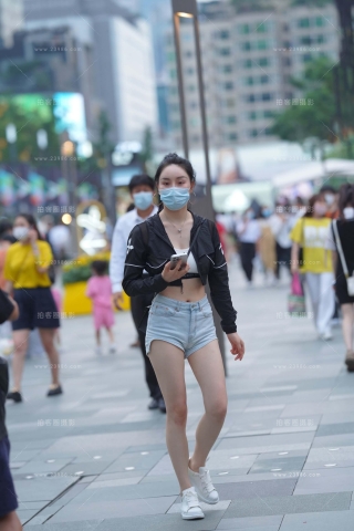 街拍小蛮腰热牛MM