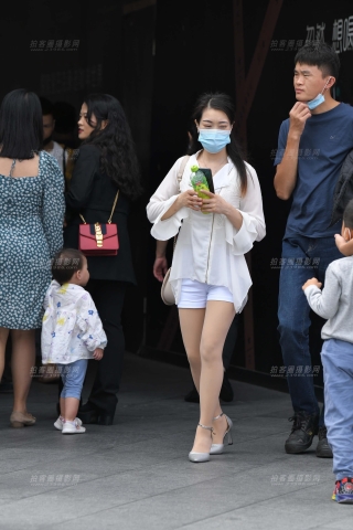 银白色高跟厚丝美眉11