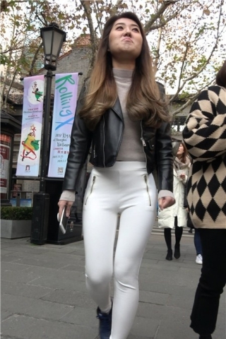 4K-白色超级紧身弹力裤街拍美臀性感美女姐姐 [1.16 GB]（视频版）