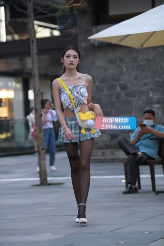 嘿丝大长腿高跟美眉【菲菲】（完整版）