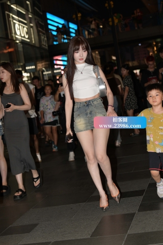 性感身材齐13牛仔短裙辣妈~