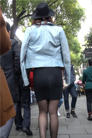 4K - 漂亮的黑丝街拍美女 [669 MB/MP4]（视频版）