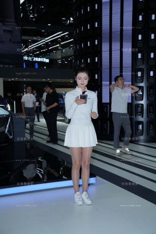 查看完整内容：（上集）2023年11月某大型che展SW美女全套图集 - 共26张图片