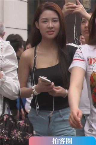 街拍清纯热裤美女，笑容能迷死人 [2.86 GB]（视频版）