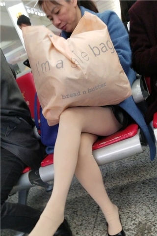 查看完整内容：4k-超性感肉丝美腿熟女（视频版） - 共6张图片