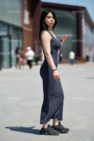 查看完整内容：★搭讪性感长裙美女 - 共23张图片