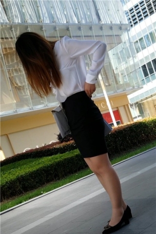 4K - 白衬衫包臀裙街拍肉丝袜前凸后翘美女（视频版）