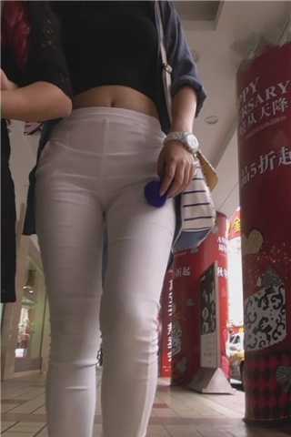 查看完整内容：露脐装紧身白裤美女，三角地带饱满 [287 MB]（视频版） - 共8张图片