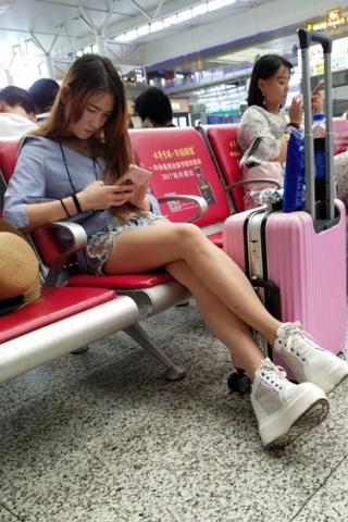 查看完整内容：4k超清，极品大长腿苗条身材女孩（视频版） - 共10张图片