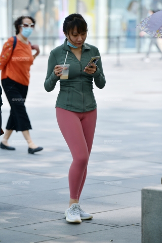 ★喝咖啡的瑜伽裤美女