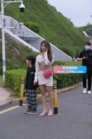 抓拍气质美腿辣妈（完整版）