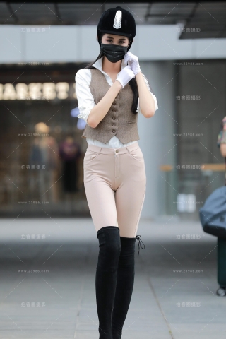 【玻璃街拍】紧身裤高挑小姐姐