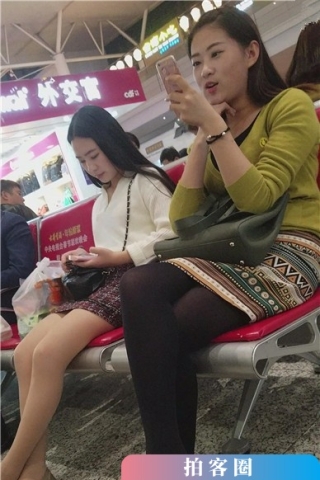 查看完整内容：4k-高铁候车室笑容超级甜美的黑丝美腿MM，颜值简直要爆表。（视频版） - 共8张图片