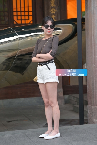 搭讪街拍苗条长腿美女姐姐