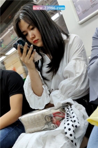 查看完整内容：街拍长发长裙美女 [552 MB/mp4]（完整版） - 共8张图片