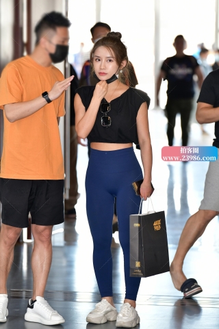 ★漂亮紧身裤美女