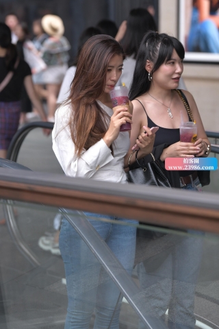 【视觉冲击赛贴】小姐姐，妳这紧牛也太圆润了吧