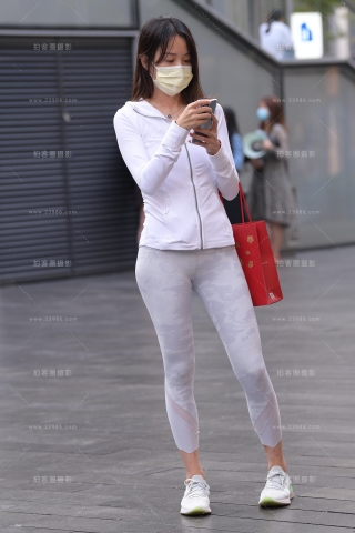 查看完整内容：简约白的紧身裤 - 共18张图片