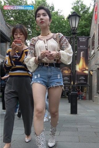 4K - 极品大长腿热裤短发美女 [1.44 GB/MP4]（视频版）