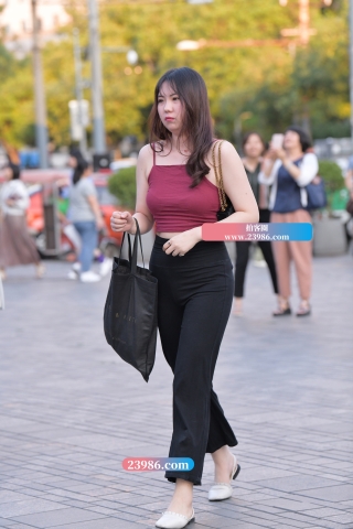 【街拍之魂赛帖】B98、傍晚邂逅紧身黑裤美女