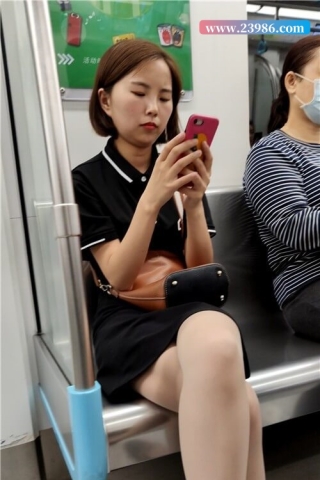 娇小的肉丝袜美腿小媳妇 [517 MB/MP4]（视频版）