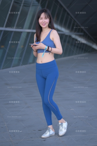 【街拍之魂赛帖】性感蓝色紧致