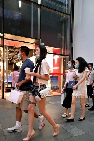 超短裙美眉5.38 GB-【6分06秒】（视频版）