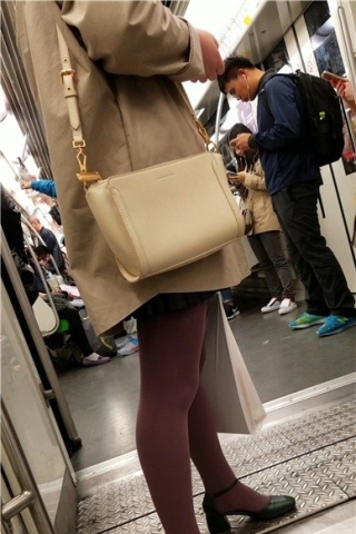 查看完整内容：4k-地铁偶遇紫色丝袜美足，实属罕见（视频版） - 共6张图片