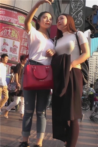 查看完整内容：街拍清纯可爱小清新紧牛蜜臀美女 [948 MB]（视频版） - 共8张图片