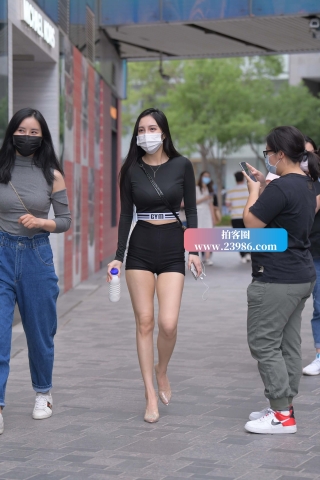 相当给力的身材，大长腿