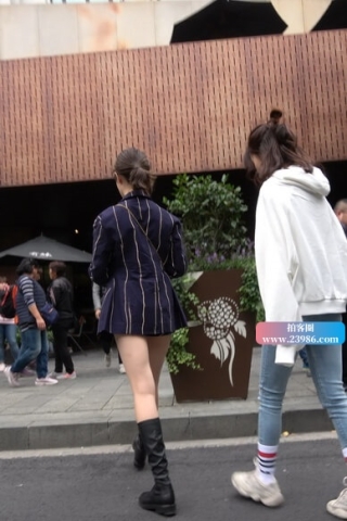 4K - 街拍雪白美腿气质妹子 [1.62 GB]（视频版）