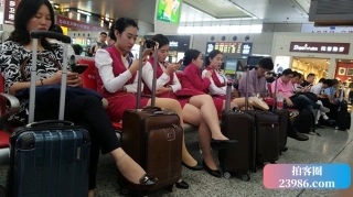 查看完整内容：4k超清，性感的OL制服丝袜美腿高铁乘务员（视频版） - 共10张图片