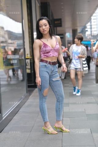 性感，低胸紧牛女友