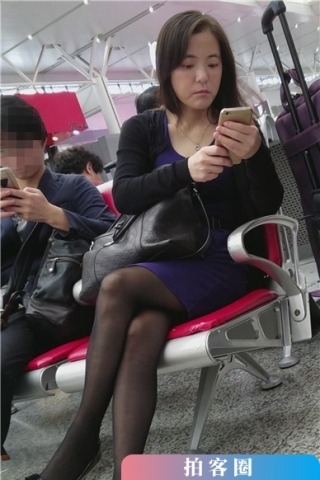 查看完整内容：4k-高铁站偶遇黑丝长腿熟女，有点风骚的感觉。（视频版） - 共8张图片