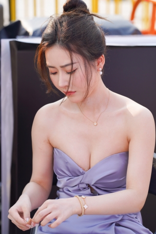 香肩抹胸 温婉迷人（完整版）