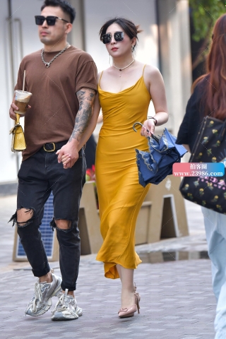 ★气质吊带长裙美女（城市版）（完整版）