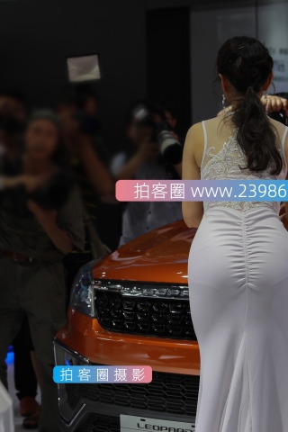 【凯恩赛贴】笑容甜美很敬业的车模