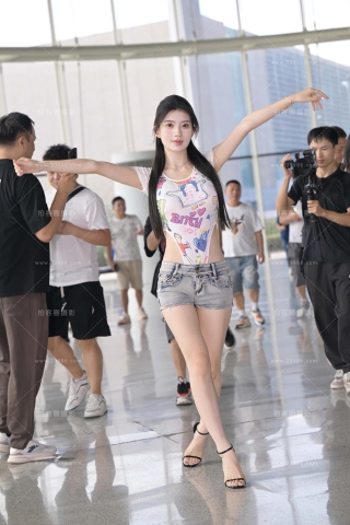 白嫩牛仔热裤高叉（完整版）