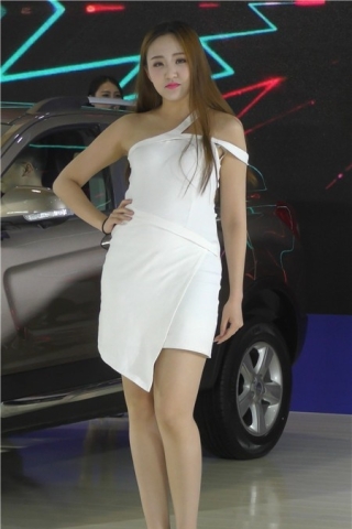 查看完整内容：4k-超性感白色包臀裙美女车模（视频版） - 共8张图片