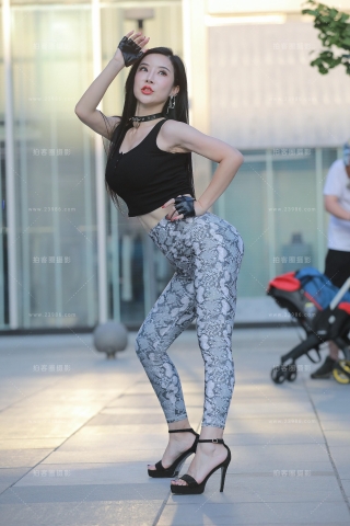 【玻璃街拍】狂野与性感