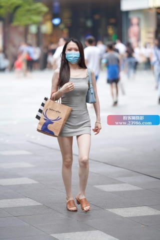 修身灰色短裙时尚美女