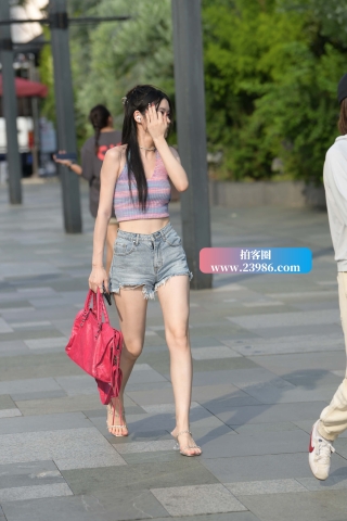 美腿美背热裤小姐姐