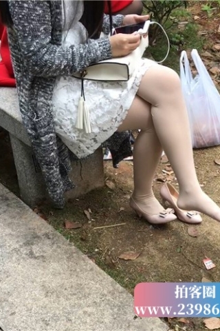 街拍丝足高跟连衣裙性感美少妇（视频版）