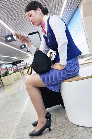 4K视频南航乘务长气质身材美腿肉丝太赞了（视频版）